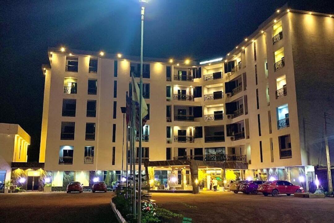 Home Pearl Hotel at Night
